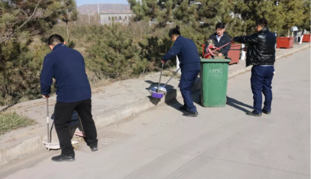 文明创建我先行 ——利发官网-利发（中国）
团委开展环境卫生整治志愿活动(图2)