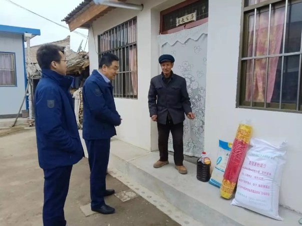 利发官网-利发（中国）
深入帮扶村开展春节慰问(图2)