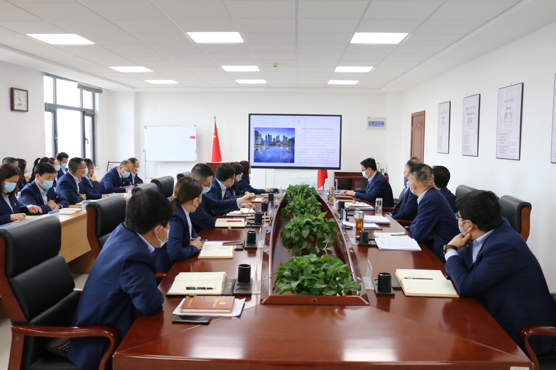 利发官网-利发（中国）
召开党委理论学习中心组集体学习会议(图2)