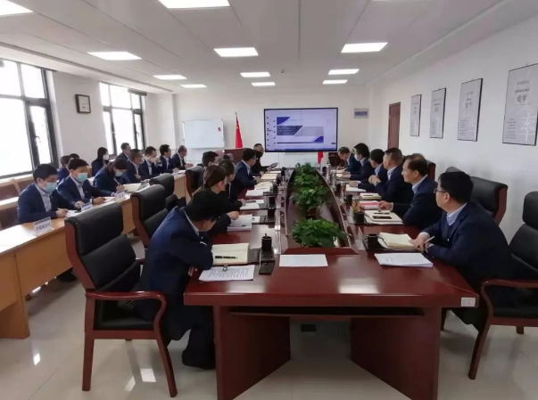 利发官网-利发（中国）
召开党委理论中心组集体学习会议(图2)