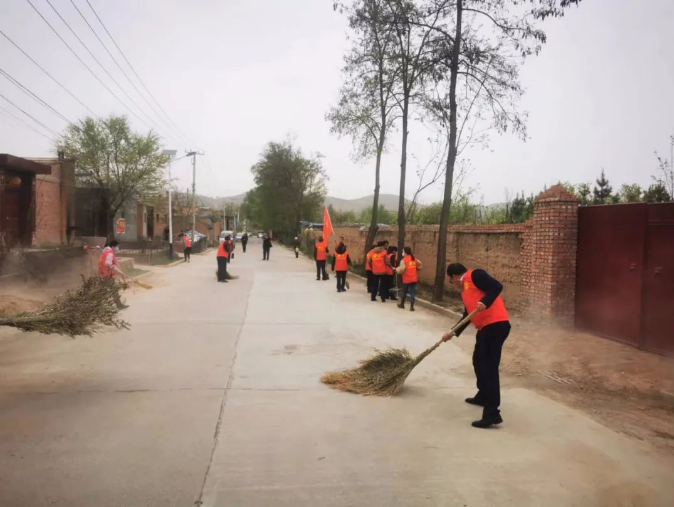 利发官网-利发（中国）
赴包抓共建村社开展卫生清扫志愿服务活动(图2)