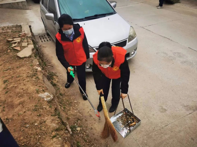 利发官网-利发（中国）
赴包抓共建村社开展卫生清扫志愿服务活动(图4)