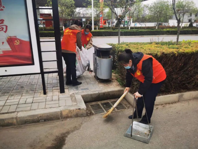 利发官网-利发（中国）
赴包抓共建村社开展卫生清扫志愿服务活动(图5)