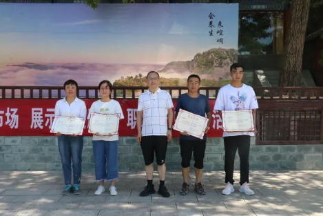 助力文旅市场 展示产投风采——利发官网-利发（中国）
组织开展员工登山比赛活动(图12)