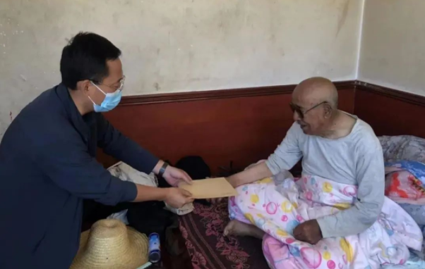 利发官网-利发（中国）
赴帮扶村对接工作并慰问困难党员(图2)