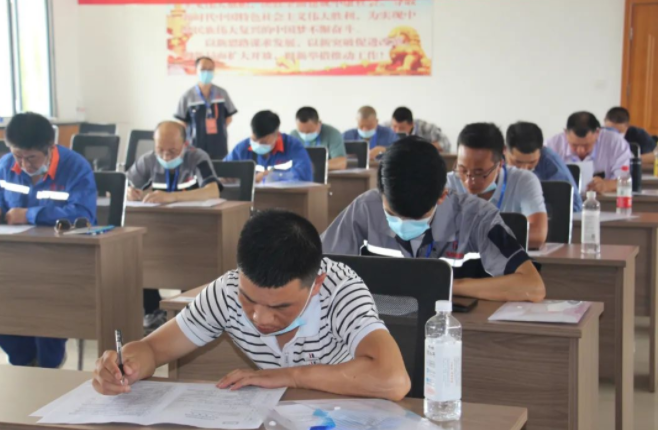 利发官网-利发（中国）
泓盛达公司在“焊工”技能大赛中取得好成绩(图2)